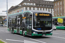 MAN Lions City Elektrobus der MAB, auf der Linie 46, verlässt am 18.11.2024 die Haltestelle beim badischen Bahnhof. Aufnahme Basel.