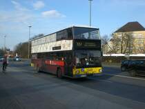 MAN-Doppeldecker auf der Linie M37 nach Staaken Hahneberg am S+U Bahnhof Rathaus Spandau.