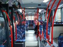 Ein Van Hool AGG 300 Niederflurdoppelgelenkbus der ASEAG von innen.