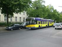 Solaris Urbino auf der Linie M49 nach Staaken Heerstrae/Nennhauser Damm an der Haltestelle Hertzallee.