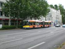 Solaris Urbino auf der Linie 104 nach Neu-Westend Brixplatz an der Haltestelle Treptow Puschkinallee/Elsenstrae.
