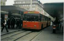 Aus dem Archiv: SVB Bern Nr. 58 FBW/Hess Gelenktrolleybus am 24. April 1996 Bern, Bahnhof (dies war der letzte Trolleybus, der orange durch Bern fuhr; hier kurz, bevor er das SVB-Gr�n erhielt!)