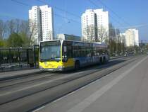 Mercedes-Benz O 530 I (Citaro) auf der Linie 256 nach S+U Bahnhof Lichtenberg am S-Bahnhof Hohensch�nhausen.