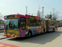 TN - NAW-Hess Trolleybus Nr.118 unterwegs auf der Linie 7 in der Stadt Neuch�tel bei der Haltestelle beim SBB Bahnhof am 04.04.2009