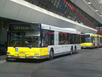 MAN Niederflurbus 2. Generation auf der Linie 128 nach U-Bahnhof Osloer Stra�e am Flughafen Tegel.