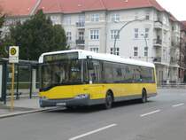 Solaris Urbino auf der Linie 184 nach U-Bahnhof Krumme Lanke am U-Bahnhof Kaiserin-Augusta-Stra�e.