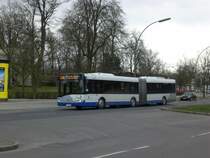 Solaris Urbino auf der Linie 638 nach S+U Bahnhof Rathaus Spandau an der Haltestelle Spandau Melanchtonplatz.