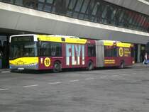 Solaris Urbino auf der Linie TXL nach S+U Bahnhof Alexanderplatz am Flughafen Tegel. 