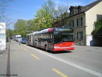 Auch whrend der Umleitung sollen die Fahrgste gezhlt werden, Solaris 332, der mit einem Fahrgastzhlsystem ausgerstet ist, ist hier am 20.4.09 auf der Umleitungsroute in der Theaterstrasse unterwegs.
