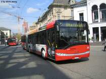 Wo kommt den dieser 3er her...? Des Rtsels Lsung: Wegen der Baustelle an der Lindstrasse, erreichen die Busse in Richtung Oberseen den Hauptbahnhof von der Wlflinger Seite, statt von der Stadthausstrasse her. Da diese Umleitung durch Fahrleitungslose Abschnitte fhrt, werden auf der Linie 3 mglichst viele Autobusse eingesetzt, hier zu sehen der neue Solaris 341.
