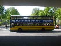 MAN-Doppeldecker auf der Linie 282 nach Mariendorf Darnadellenweg am U-Bahnhof Breitenbachplatz.