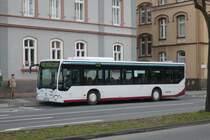 Am 24.03.09 ist ein MB-Citaro auf der Rundverkehrlinie 378 Leihgestern-Groen-Linden-Klein-Linden-Gieen im Einsatz und steht in Gieen an der Haltestelle Johanneskirche abfahrbereit.