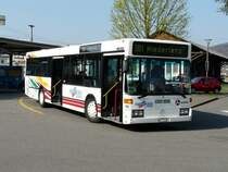 RBL - Mercedes O 405 N  Nr.78  AG 17258 unterwegs auf der Linie 381 bei der Haltestelle vor dem Bahnhof in Wildegg am 09.04.2009