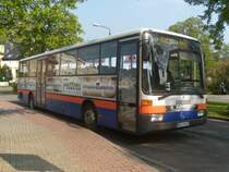 WSF-VV67, ein MB0408, steht am 24.04.2009 auf dem Busbahnhof von Wei�enfels. Als Ziel ist Dienstfahrt geschildert, daher schlie�e ich, dass er gerade Pause macht.