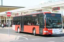 Hier mal SB -PH 974 ein Citaro �. Wie man am Heck noch erkennen kann, war er fr�her im RSW muster gehalten und nun zum gr��ten Teil zu einem Saar- Pfalz- Bus umgewandelt (Klebefolie sei Dank). LEider etwas unscharf, da er ein wenig zuschnell war.