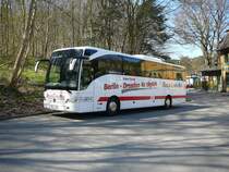 Mercedes Benz Tourismo der  BerlinLinienBus  am 25.04.09 am Bahnhof G�hren/R�gen
