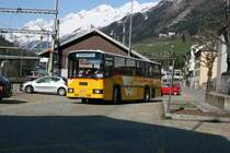 AutoPostale Ticino, TI 228'252 (NAW/R&J BH4-23, 1989, ex PU K�lin Alpthal)am 22.4.2009 beim Bahnhof Airolo (Einsatz auf der Linie Airolo - Rodi - Dalpe).