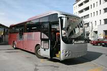 Ballestraz Fils SA, Gr�ne, VS 76'023 (Temsa Safari, 2006) beim Bahnhof Sierre. Bild vom 11.4.2009. 
