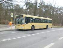 Mercedes-Benz O 405 N (Niederflur-Stadtversion) auf der Linie 161 nach Sch�neiche L�becker Stra�e am S-Bahnhof Rahnsdorf.
