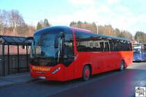 Ein Neoplan Trendliner des Busunternehmens Rttgen am Busbahnhof in Kronach am  07. Februar 2008.
