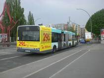 Solaris Urbino auf der Linie TXL nach Prenzlauer Berg Mollstrae/Prenzlauer Allee am S-Bahnhof Beusselstrae.