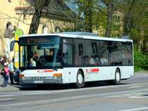 Linie 30 nach Neutraubling am 12.04.2007 um 14.48 Uhr beim Halt an der Station Regensburg Hbf.