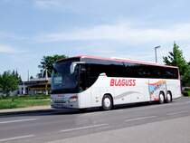 SETRA  S417GT-HD   der Fa. BLAGUSS bringt die Fu�ball-Mannschaft des SV-Mattersburg zum FILL-Metallbaustadion in Ried i.I.; 090509