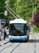 VBZ - Hess-Swisstrolley BGGT-N2C Nr.67 unterwegs auf der Linie 31 bei der Haltestelle Kreuzplatz am 26.04.2009