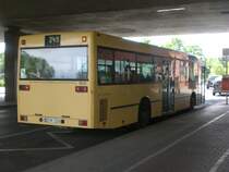 Mercedes-Benz O 405 N (Niederflur-Stadtversion) auf der Linie 249 nach Grunewald Roseneck am S+U Bahnhof Heidelberger Platz.