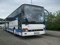 Linie 137 von Rostock ZOB Richtung Fahrenholz wartet in der Haltestelle Stadthalle/ZOB, Rostock auf Fahrg�ste.(09.05.09)