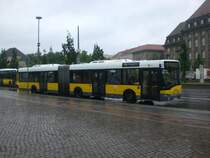 Solaris Urbino auf der Linie 136 nach Spandau Gatower Strae/Heerstrae am S+U Bahnhof Rathaus Spandau.