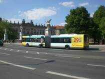 Solaris Urbino auf der Linie TXL nach Flughafen Tegel nahe der Haltestelle Mitte Staatsoper.