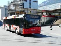 Chur - SOLARIS GR 97520 unterwegs auf der Linie 4 bei den Bushaltestellen vor dem Bahnhof Chur am 07.05.2009