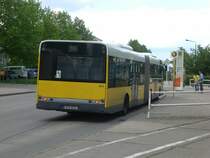 Solaris Urbino auf der Lini 195 nach S-Bahnhof Marzahn an der Haltestelle Hellersdorf Gothaer Strae/Eisenacher Strae.