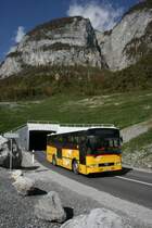 Nur 2 Jahre betrieb PostAuto die Linien Walenstadt-Flums und Walenstadt-Walenstadtberg-Knoblisbhl: PU Heim, Flums, SG 156'966 (MAN/Lauber 13.230HOCL, 1996, ex Regie Thusis) am 8.10.2007 auf Talfahrt zwischen Knoblisbhl und Walenstadt unterhalb des Lawinentunnels.