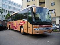 Ein Setra S415UL steht am 19.05.07 in der Nhe des Mannheimer HBF.