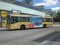 Mercedes-Benz O 405 N (Niederflur-Stadtversion) auf der Linie 204 nach S+U Bahnhof Zoologischer Garten am S-Bahnhof Sdkreuz.