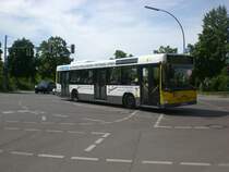 Volvo V7000 auf der Linie 112 nach Marienfelde Nahmitzer Damm an der Haltestelle Lichterfelde Lindenstra�e.