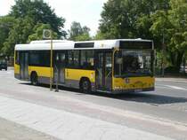Volvo V7000 auf der Linie 117 nach S-Bahnhof Lichterfelde Ost an der Haltestelle Teltow, Warthestr/Zum Techno Terrain. 
