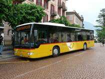 Postauto - Mercedes Citaro TI 228016 bei den Haltestellen gegen�ber dem Bahnhof von Bellinzona am 13.05.2009