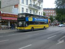 MAN-Doppeldecker auf der Linie M29 am U-Bahnhof Hermannplatz.