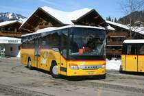 PU K�bli, Gstaad, BE 107'055 (Setra 412UL, 2008) am 21.2.2009 am Bahnhof Gstaad. 
