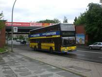 MAN-Doppeldecker auf der Linie 282 nach U-Bahnhof Breitenbachplatz am S-Bahnhof Attilastra�e.