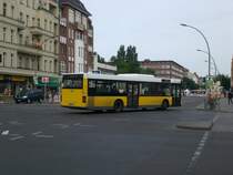 MAN Niederflurbus 2. Generation auf der Linie 221 am U-Bahnhof Leopoldplatz.