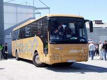 TEMSA-Safari  ist soeben mit Steirischen Schlachtenbummlern am FILL-Matallbaustadion eingetroffen; 090531