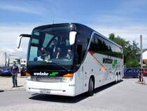 SETRA S417HDH der Fa. WATZKE trifft mit Steirischen Schlachtenbummlern am Gel�nde des FILL-Metallbaustadion ein; 090531