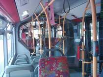 Innenansicht vom Wagen 982 der Freiburger Verkehrs-AG. Es handelt sich um den EvoBus MB O 530 G (Citaro) mit der Wagennummer 982 im Einsatz auf der Linie 28. Das Bild entstand an der Haltestelle Hornusstrasse beim Warten vor der Abfahrt in Richtung Siegesdenkmal.