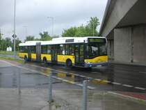 Solaris Urbino auf der Linie X69 nach M�ggelheim Odernheimer Stra�e am U-Bahnhof Elsterwerdaer Platz.