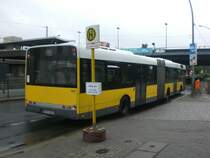 Solaris Urbino als SEV f�r die Stra�enbahnlinie M4 zwischen Wei�ensee Berliner Allee/Inidra-Ghandi-Stra�e und Prenzlauer Berg Greifswalder Stra�e/Danziger Stra�e am S-Bahnhof Greifswalder Stra�e. 