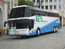 polnischer Reisebus abgestellt auf dem Neuen Markt in Rostock.Aufgenommen am 12.06.09